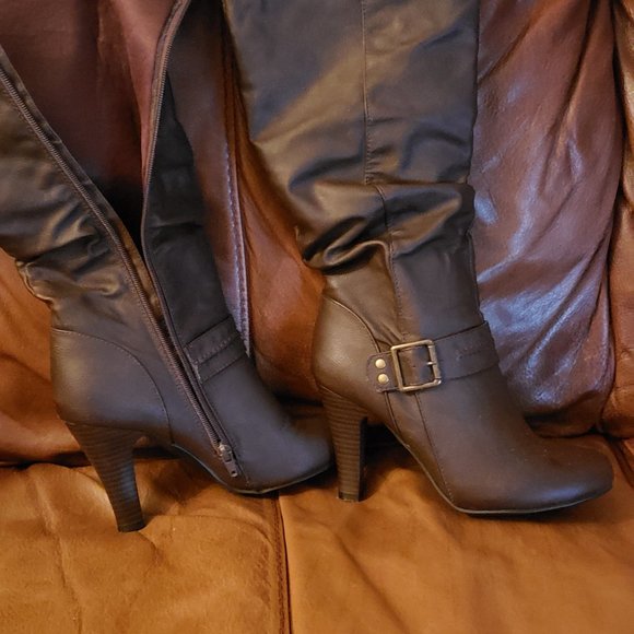 Boots - Picture 1 of 6